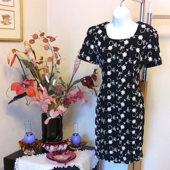 VTG David Brooks Women’s Short Sleeve Black White Floral Embroidery Midi Dress M - Picture 6 of 9
